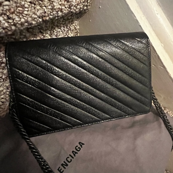 Pre-loved Balenciaga Wallet on Chain(barely used) - Picture 4 of 15
